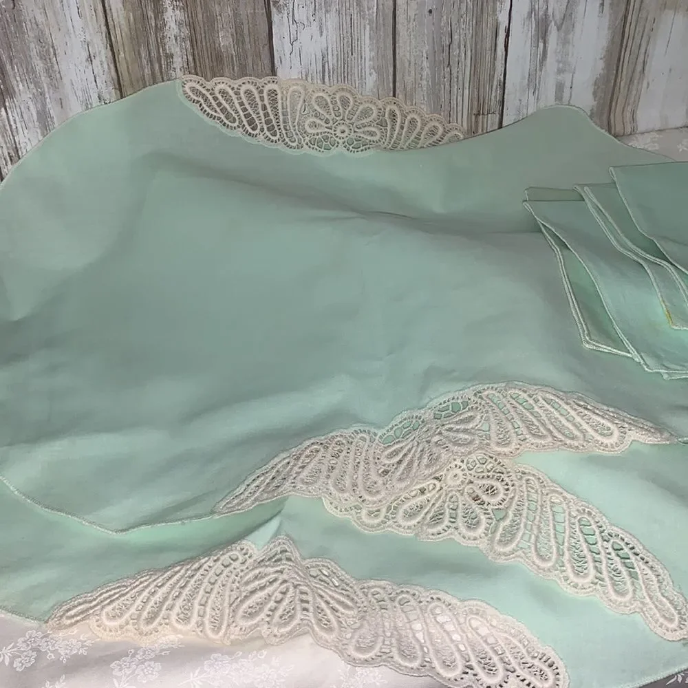 Vintage table‎ linens placemats and napkins Set of Four